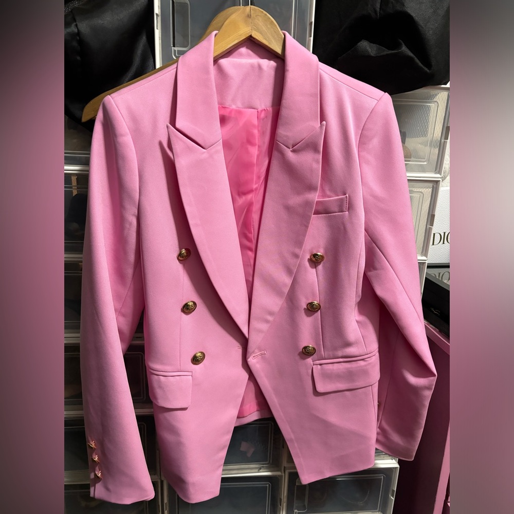 Pink and gold women’s blazer 💕